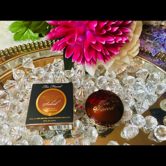 Two Faced Chocolate Gold Soleil Bronzer - Picture 2 of 3